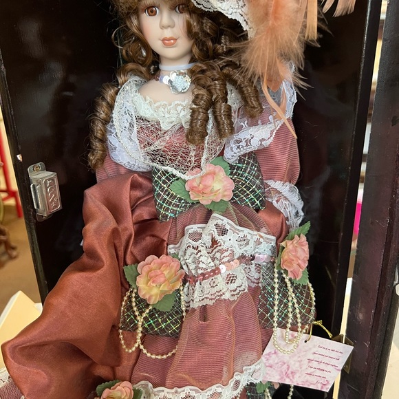 A.J. Design Vintage porcelain doll never taken out of the wood/glass custom box. - Picture 6 of 14